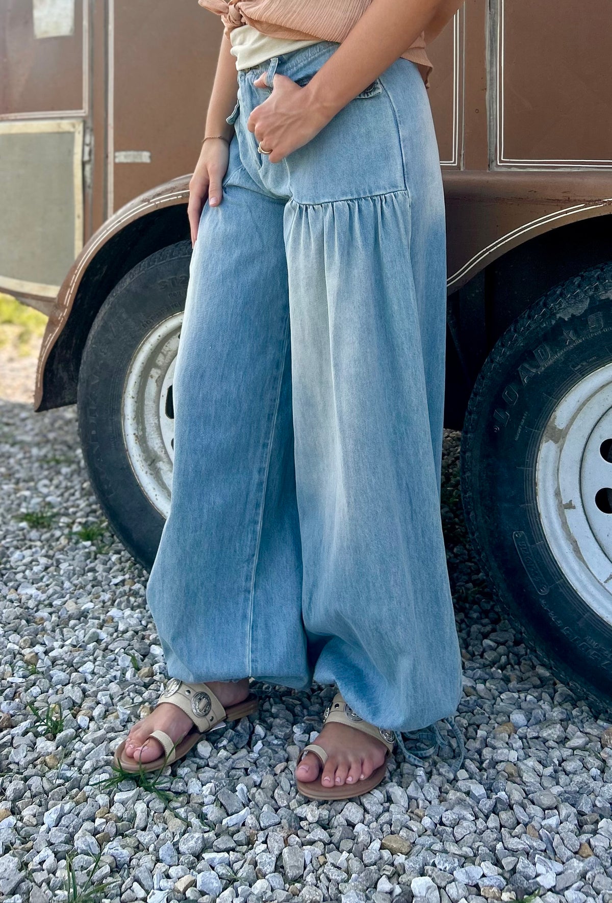 VEVERET ANKLE DRAWSTRING WIDE DENIM PANTS