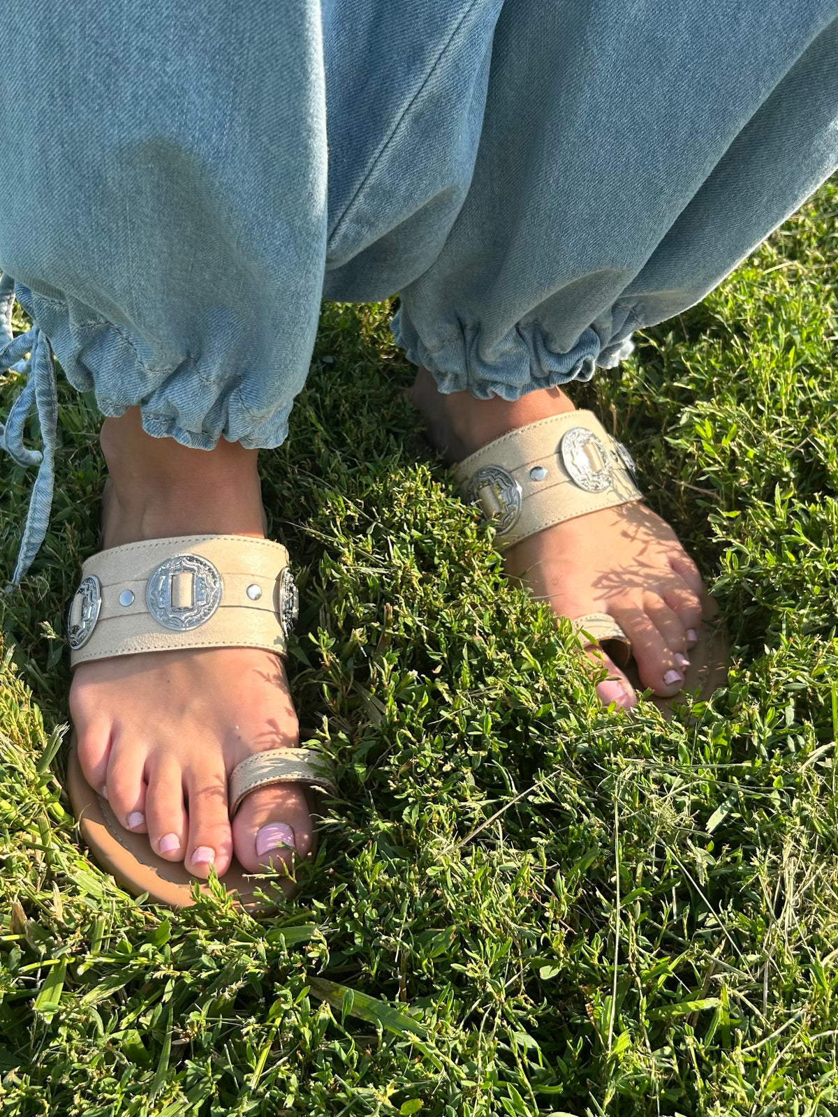 SAGE BRUSH CONCHO OFF WHITE SANDAL
